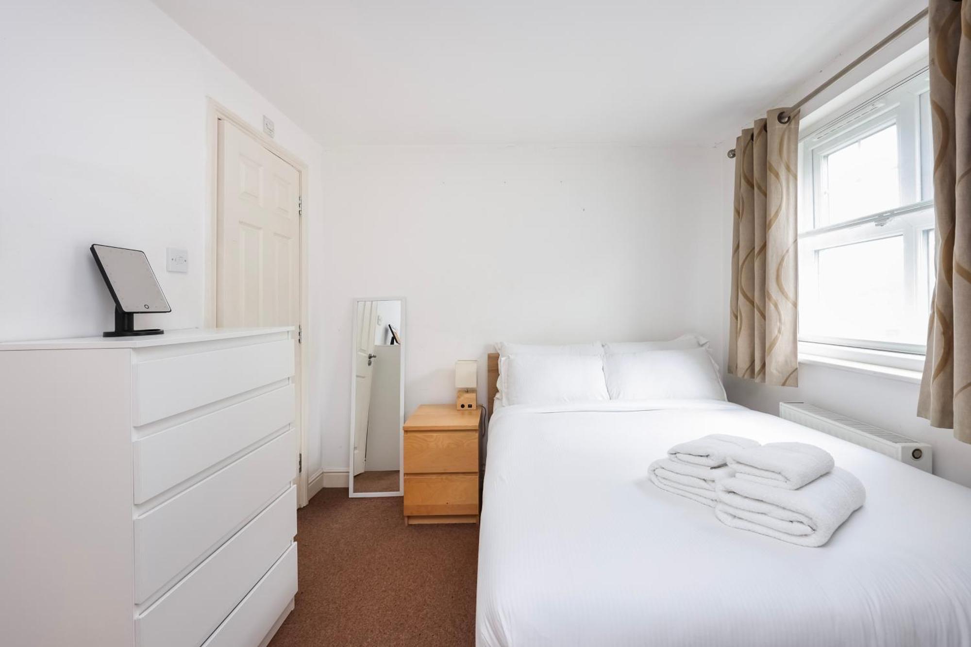 Vibrant Clapham Double Bedroom London Eksteriør bilde